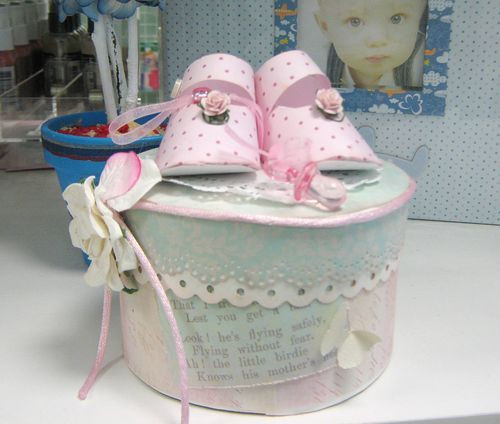 Baby Gift Wrapping Creative Ideas
 Baby shower t wrapping idea attach a pair of baby