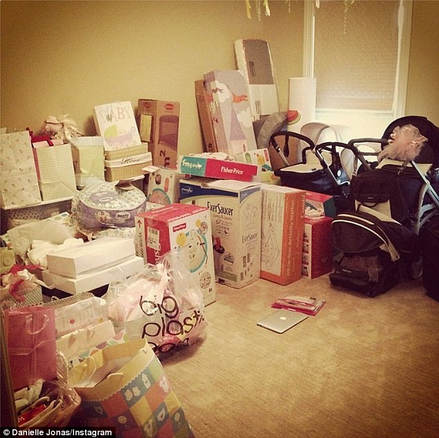 Baby Shower Gift For Second Baby
 Kevin Jonas and pregnant wife Danielle indulge themselves