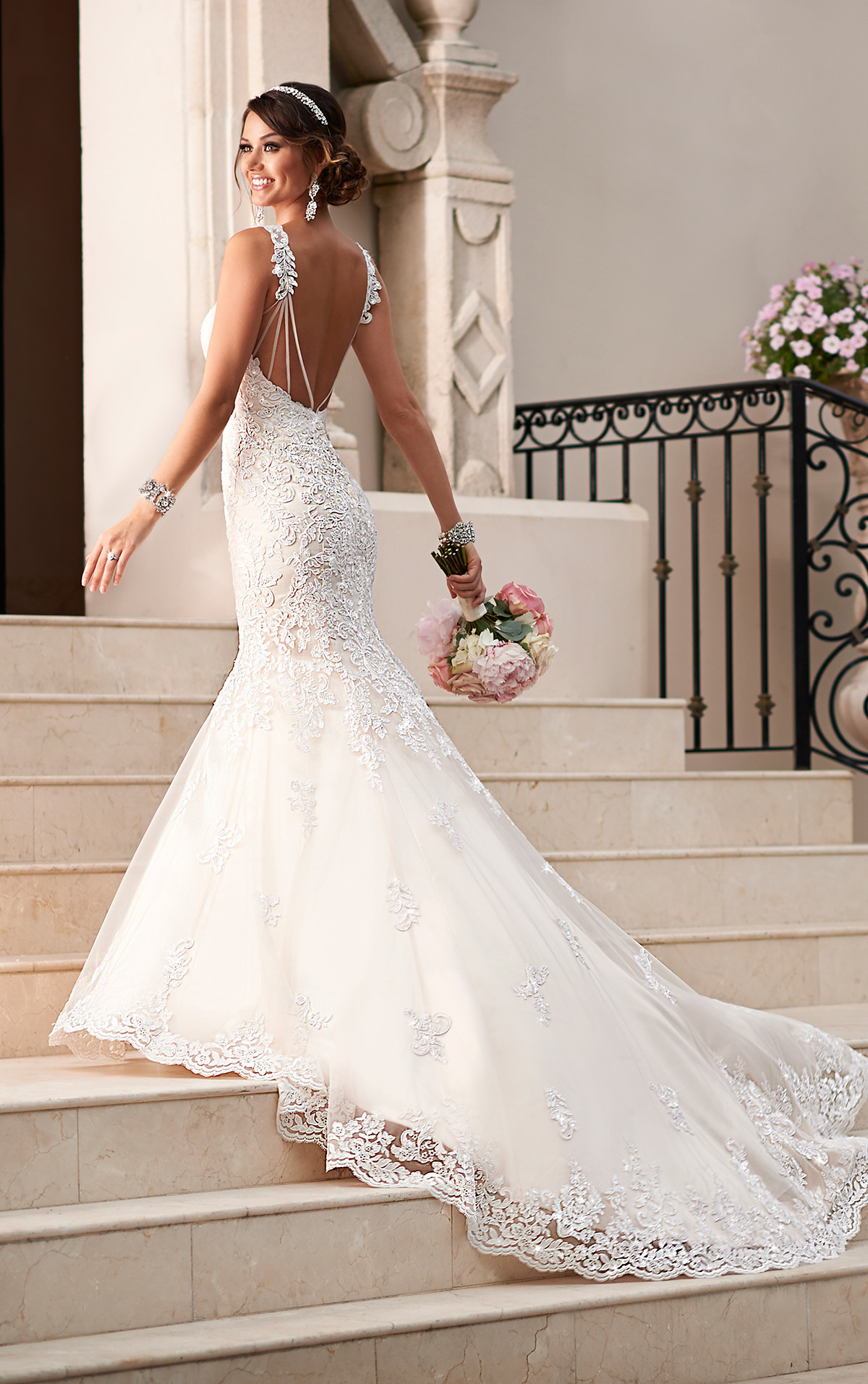 Backless Lace Wedding Dresses
 12 Beautiful Backless Wedding Dresses & Gowns