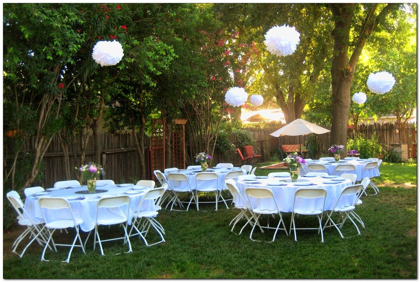 Backyard Graduation Party Ideas
 simple and lovely graduation party decoration idea