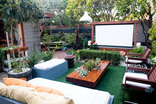 Backyard Movie Ideas
 20 Cool backyard movie theaters for outdoor entertaining