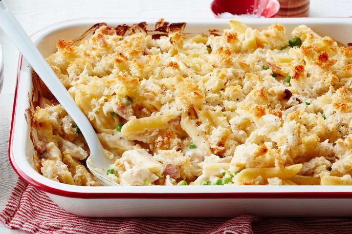 Baked Mac And Cheese With Chicken And Bacon
 Bacon and chicken macaroni cheese