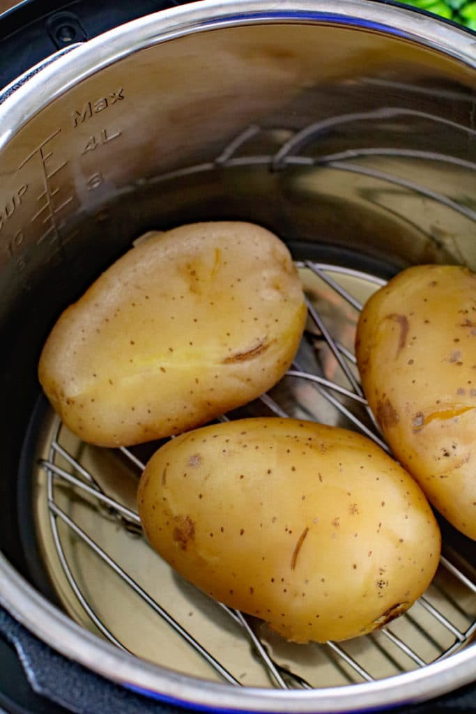 Baked Potato In Instant Pot
 How to Make Instant Pot Baked Potatoes Julie s Eats