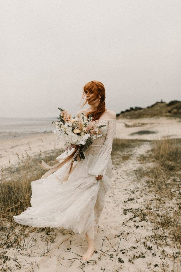 Beach Wedding Pics
 These Coastal Inspired Bridal Style Looks Are Perfect for