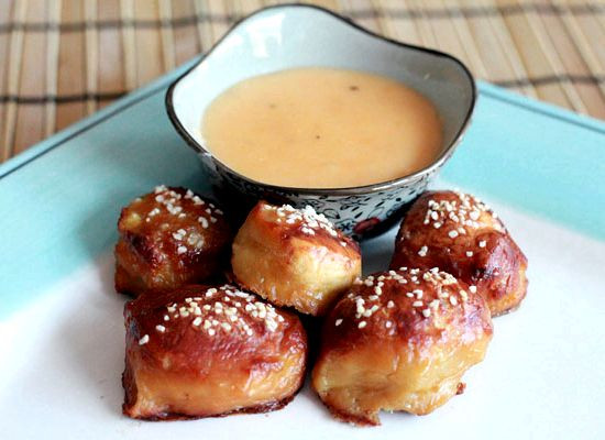 Beer Cheese Dip And Pretzels
 Beer battered pretzels and cheese dip recipe