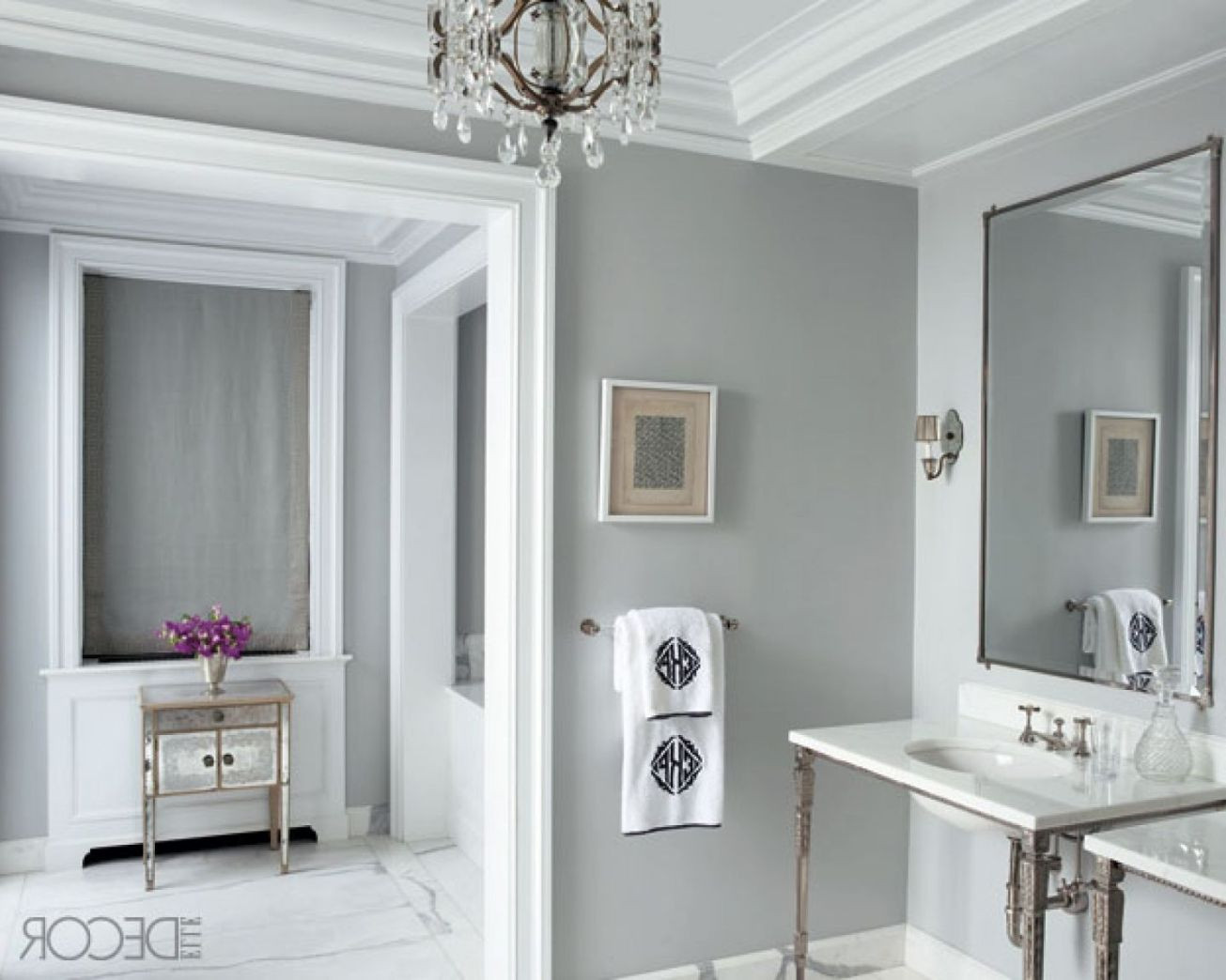 Best Bathroom Paint
 DESIGNERS TIP How to make small spaces seem large