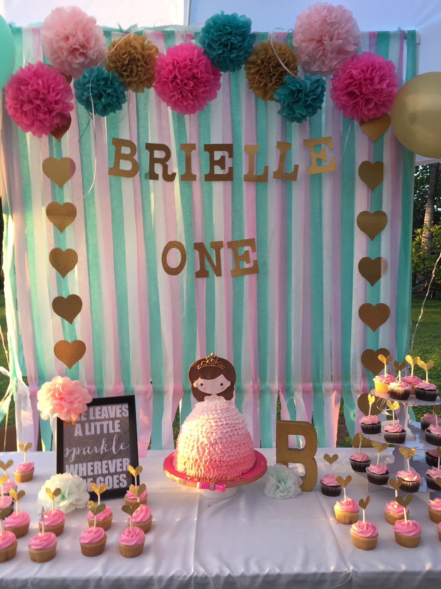 Birthday Decoration Ideas For Baby Girl
 DIY cute first birthday backdrop