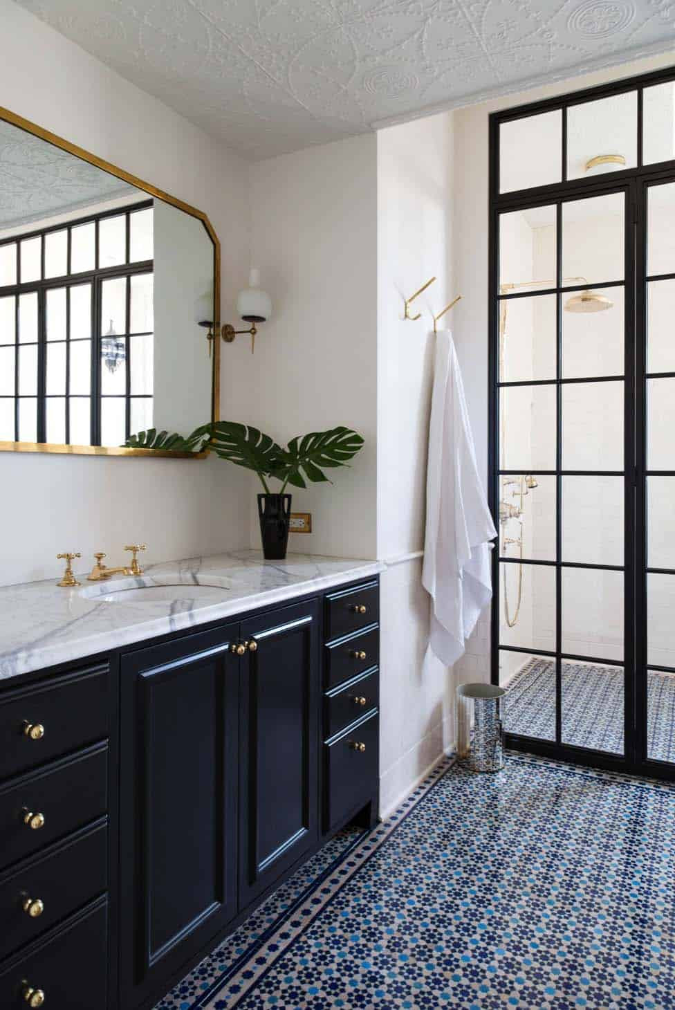 Black And White Bathroom Decor
 25 Incredibly stylish black and white bathroom ideas to