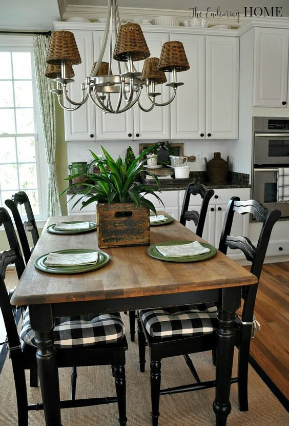 Black And White Kitchen Table
 Talks about Reclaim paint she used and Ms mustard Seed