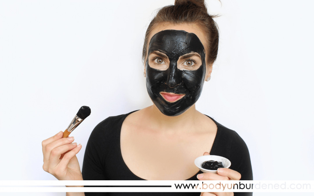 Black Charcoal Mask DIY
 DIY all natural blackhead busting blackout mask