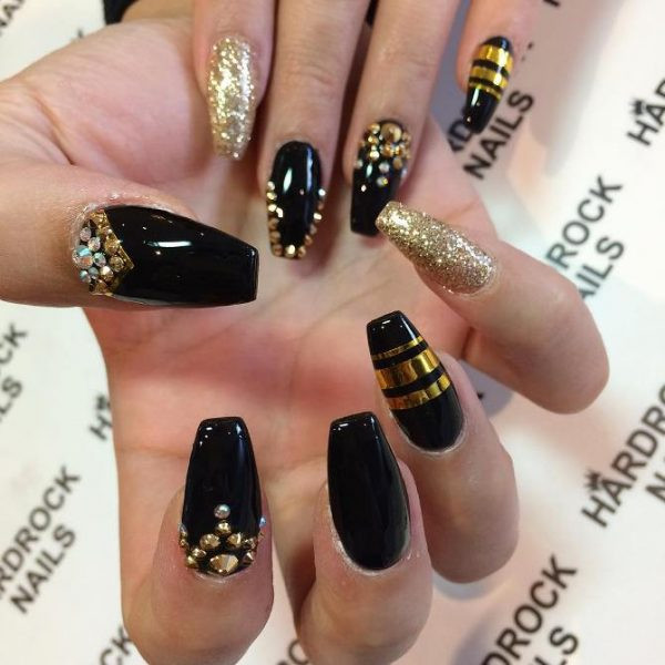 Black Gold Nail Designs
 Glamorous Black and Gold Nail Designs Be Modish