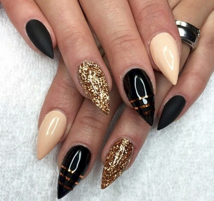 Black Nail Ideas
 22 Black Nails That Range from Elegant to Edgy