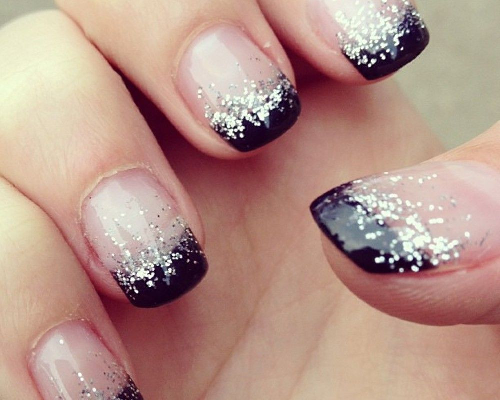 Black Nails With Silver Glitter
 Black and Silver Nail Art