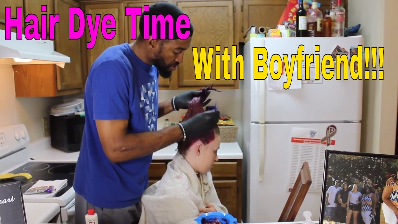 Boyfriend Cut Girlfriend Hair
 Boyfriend Dyes Girlfriend Hair 💆👍
