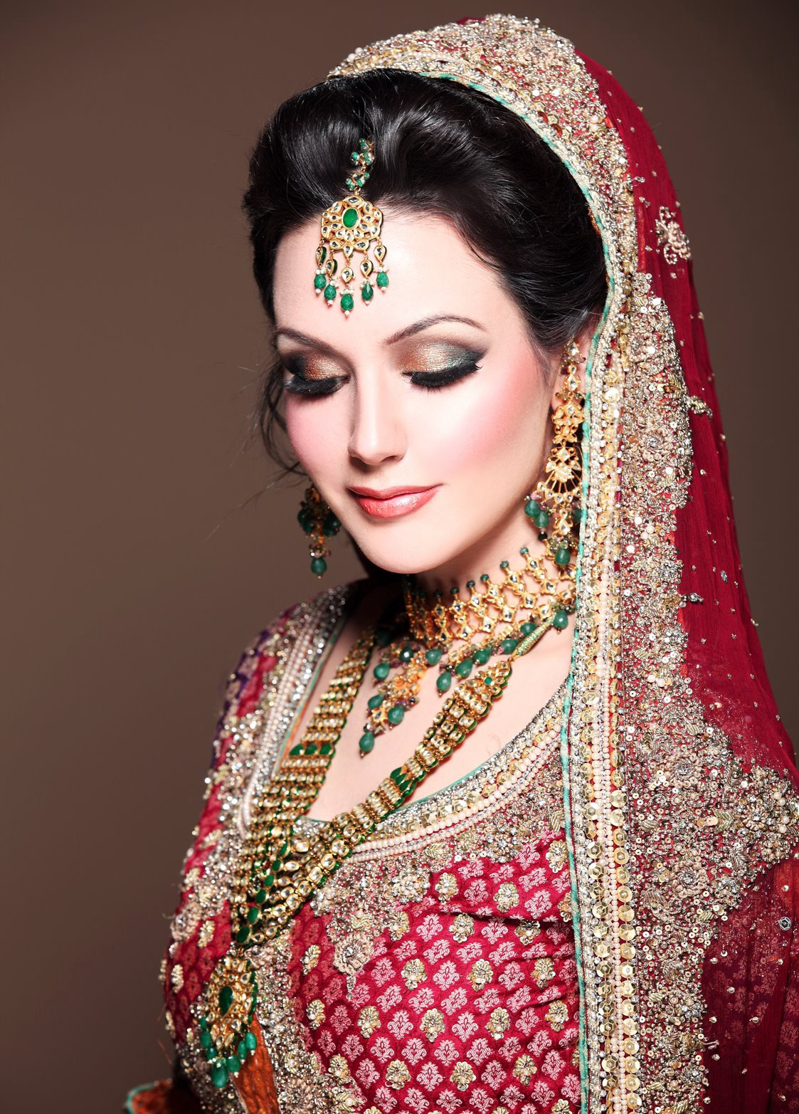 Brides Make Up
 Bridal Makeup artist in Mumbai – Avishkar Classes – Medium