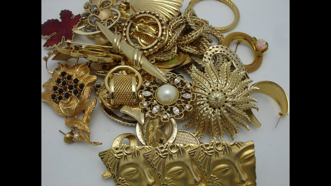 Brooches Antique
 VINTAGE BROOCHES