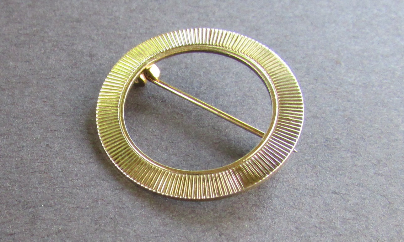 Brooches Circle
 Vintage Circle Brooch Pin DuBarry Fifth Avenue Classic Gold