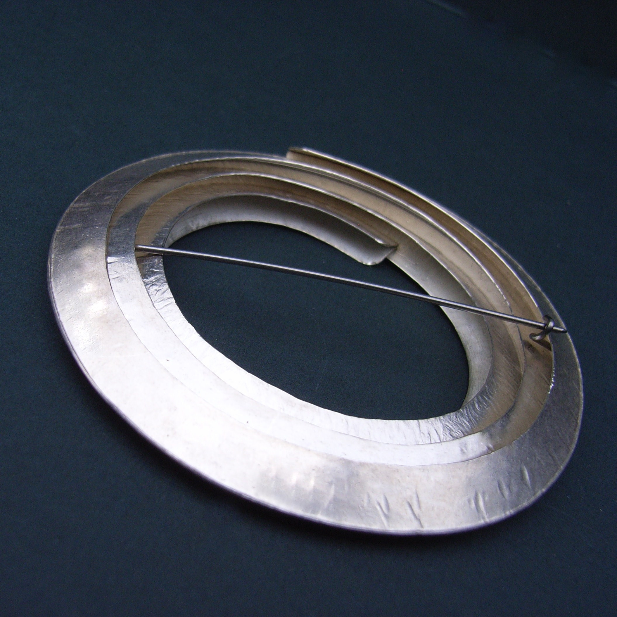 Brooches Contemporary
 Circle silver brooch