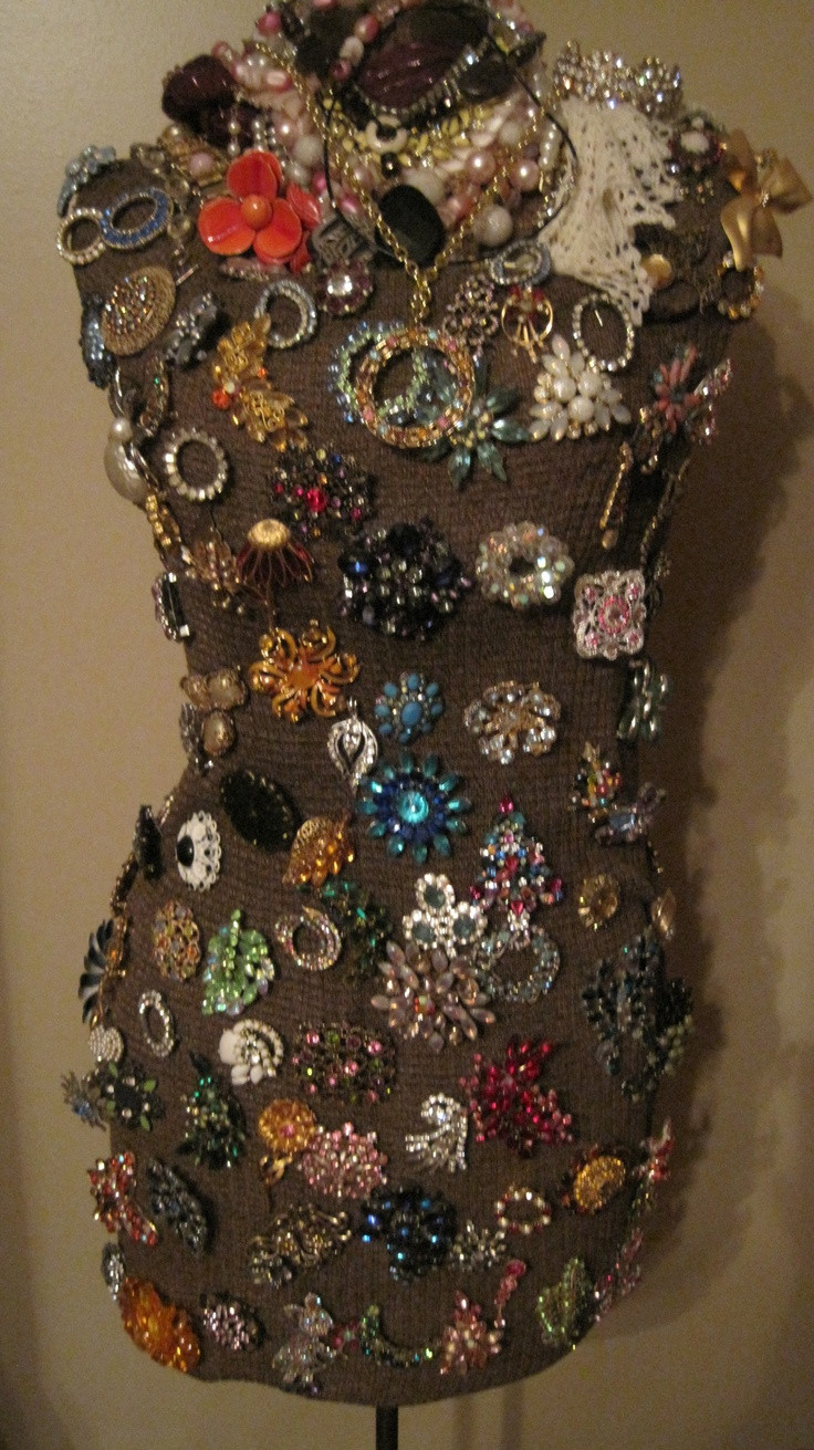 Brooches Display
 9 best images about brooch display ideas on Pinterest
