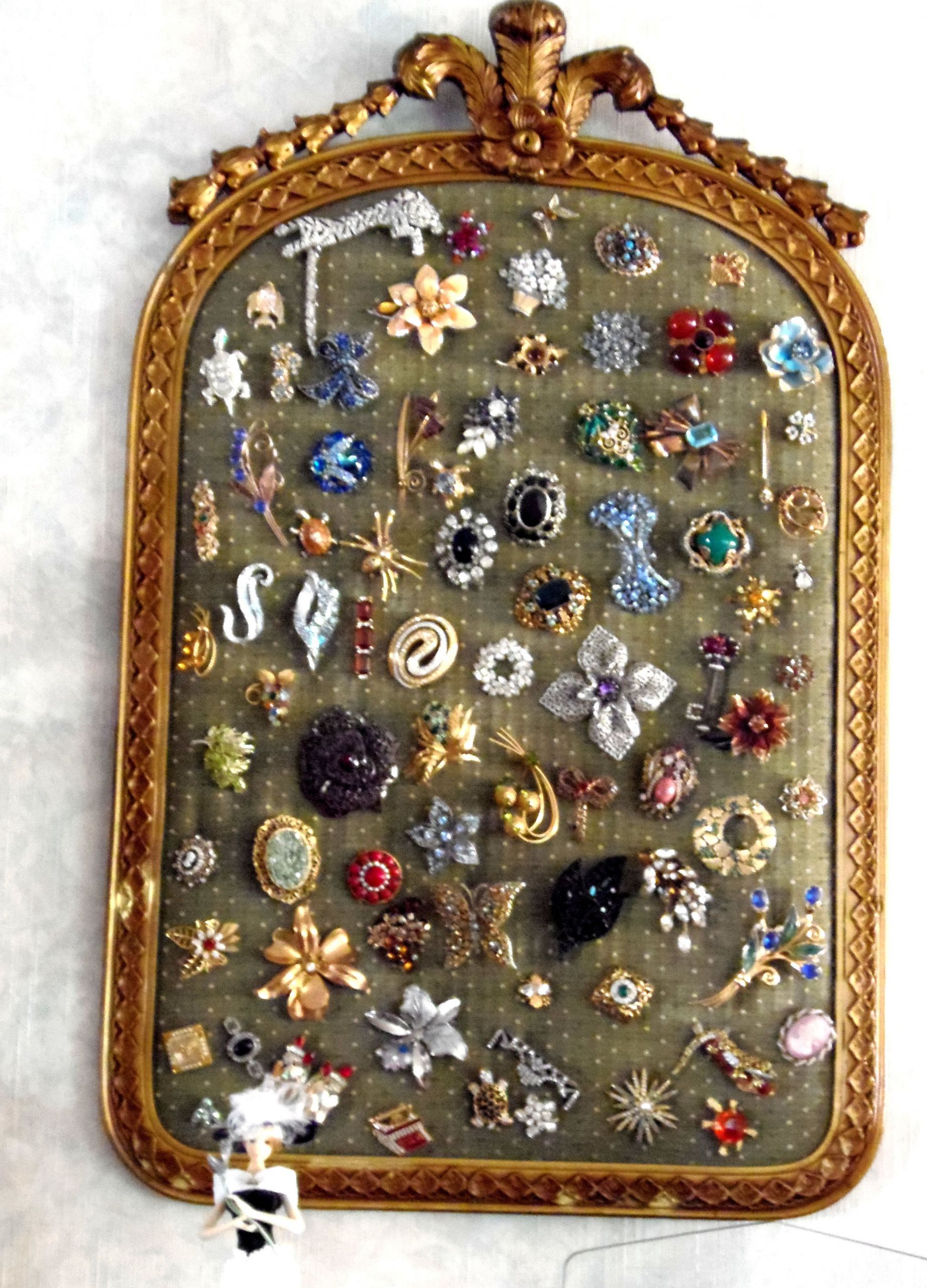 Brooches Display
 Costume Jewelry Great idea to display Crafts