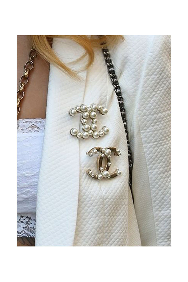 Brooches How To Wear A
 Ideas to Wear a Chanel Brooch