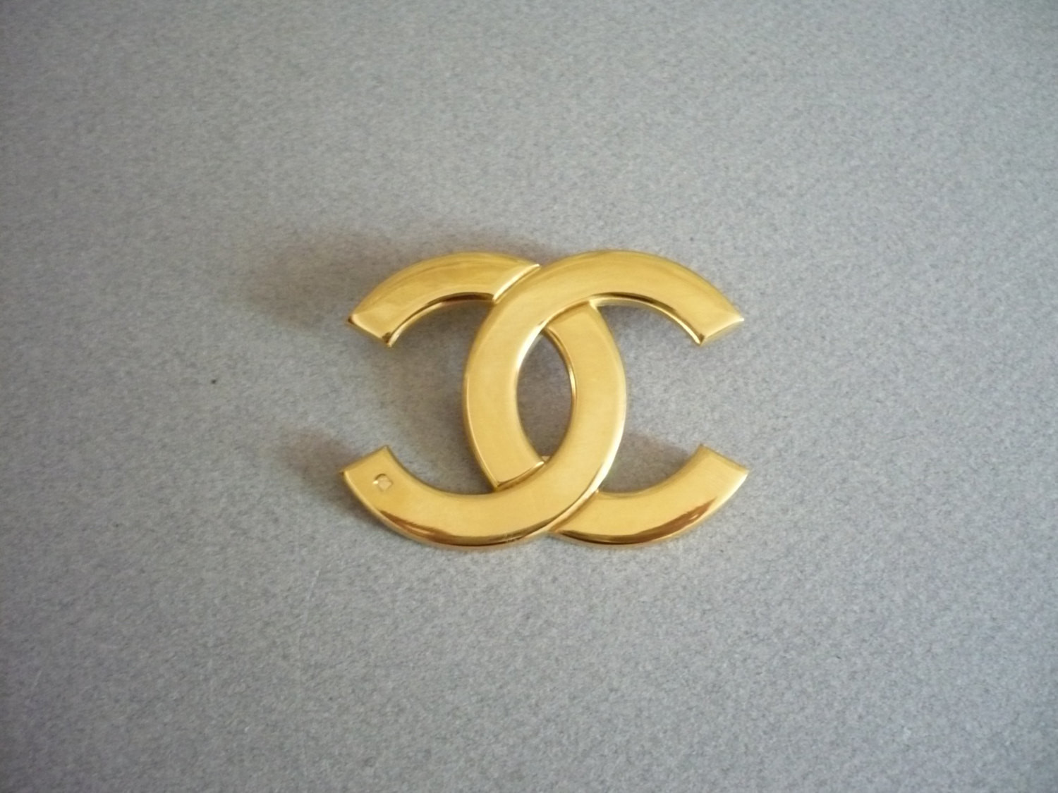 Brooches Logo
 CHANEL Authentic Vintage Brooch Logo CC