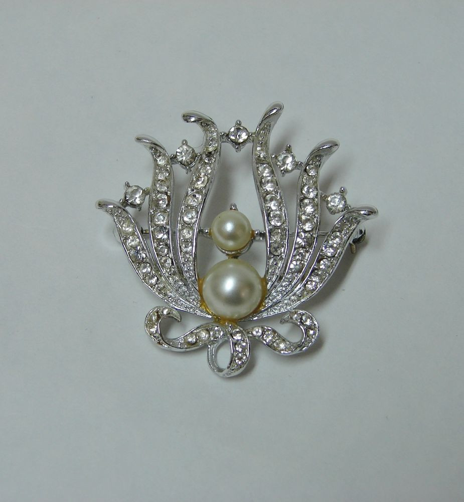 Brooches Pin
 LISNER Signed Rhinestone & Pearl Crest Pin Brooch