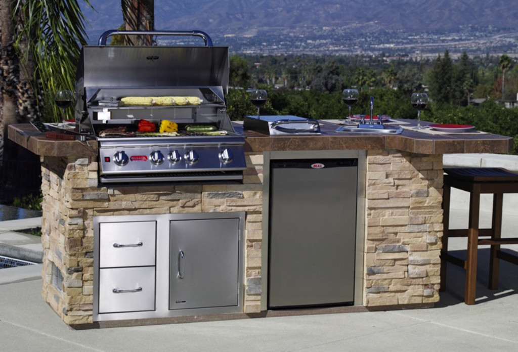 Bull Outdoor Kitchen
 BULL OUTDOOR PRODUCTS Page 3 greatgrills
