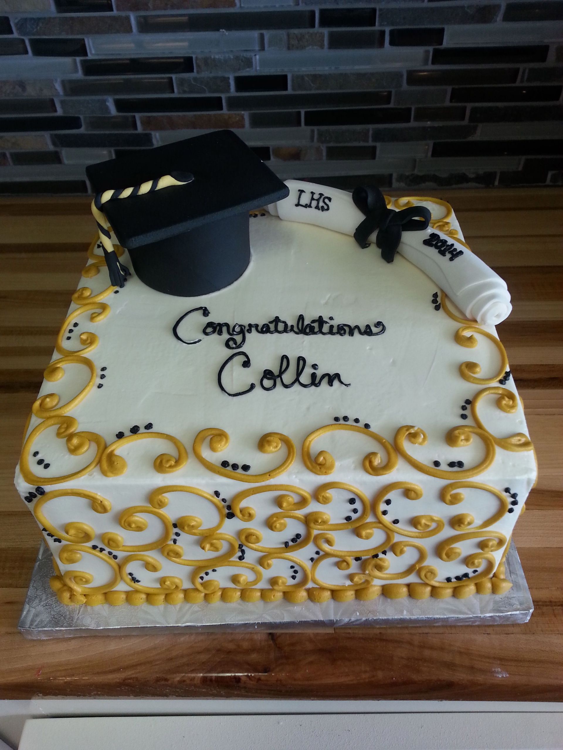 Cake Ideas For Graduation Party
 Black and gold graduation cake