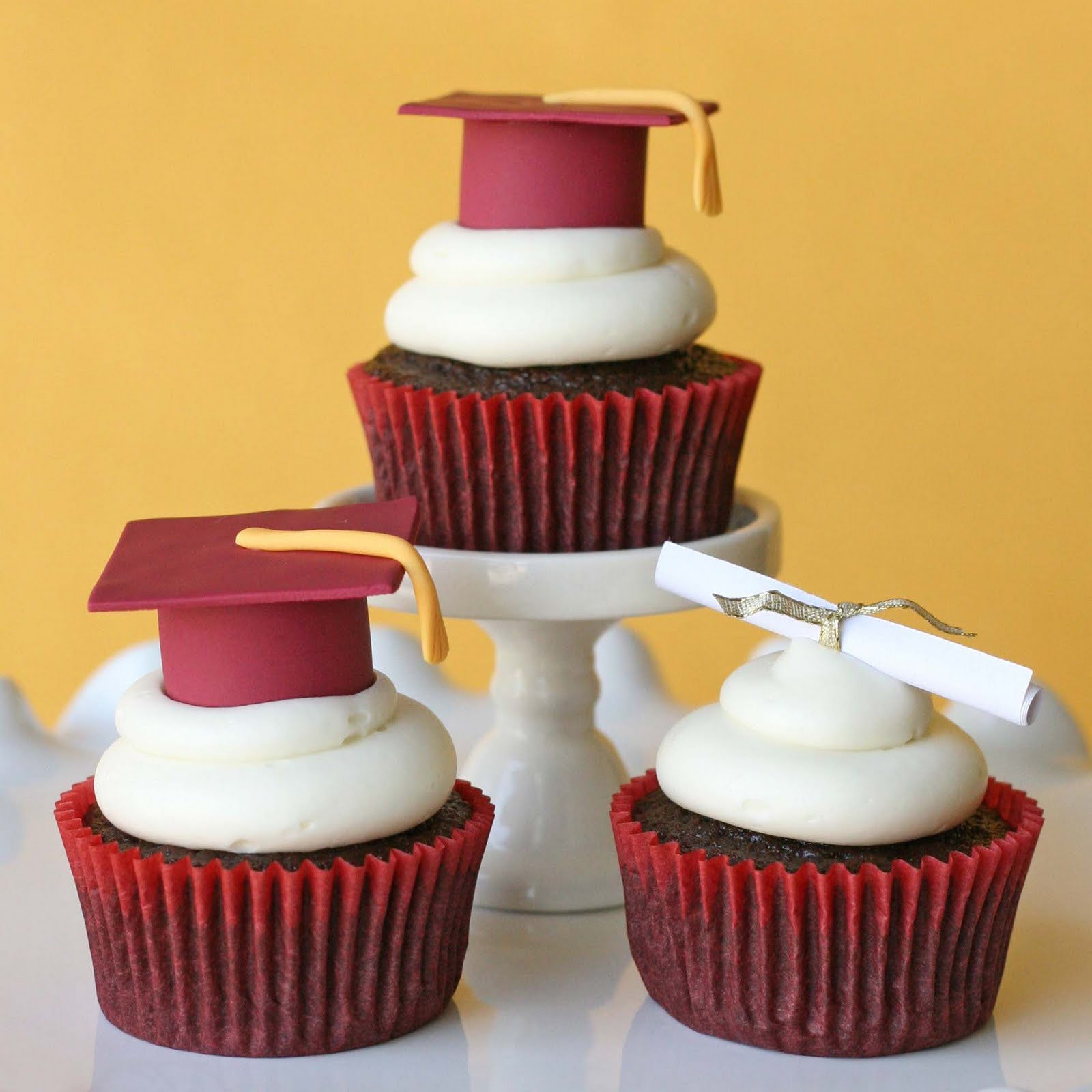 Cake Ideas For Graduation Party
 Graduation Cupcakes and How To Make Fondant Graduation