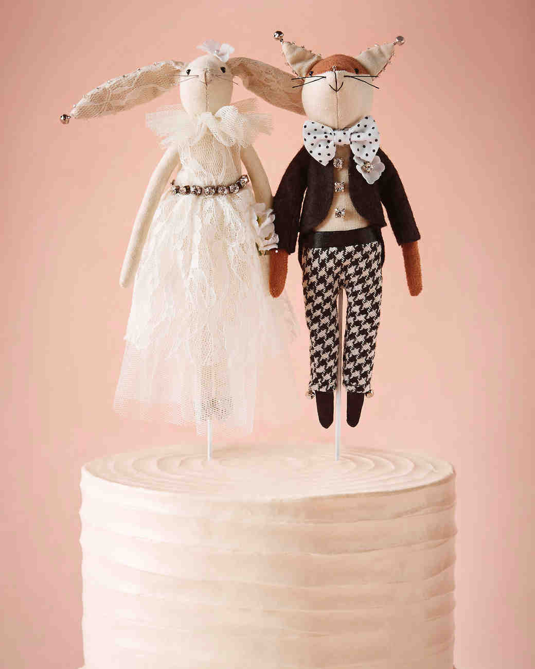 Cake Toppers For Weddings
 25 Unique Wedding Cake Toppers