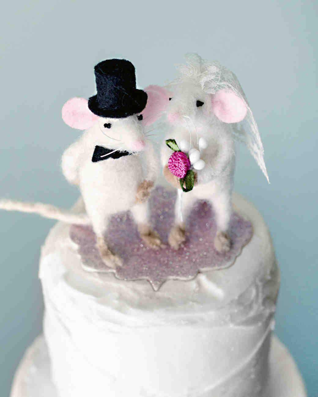 Cake Toppers For Weddings
 25 Unique Wedding Cake Toppers