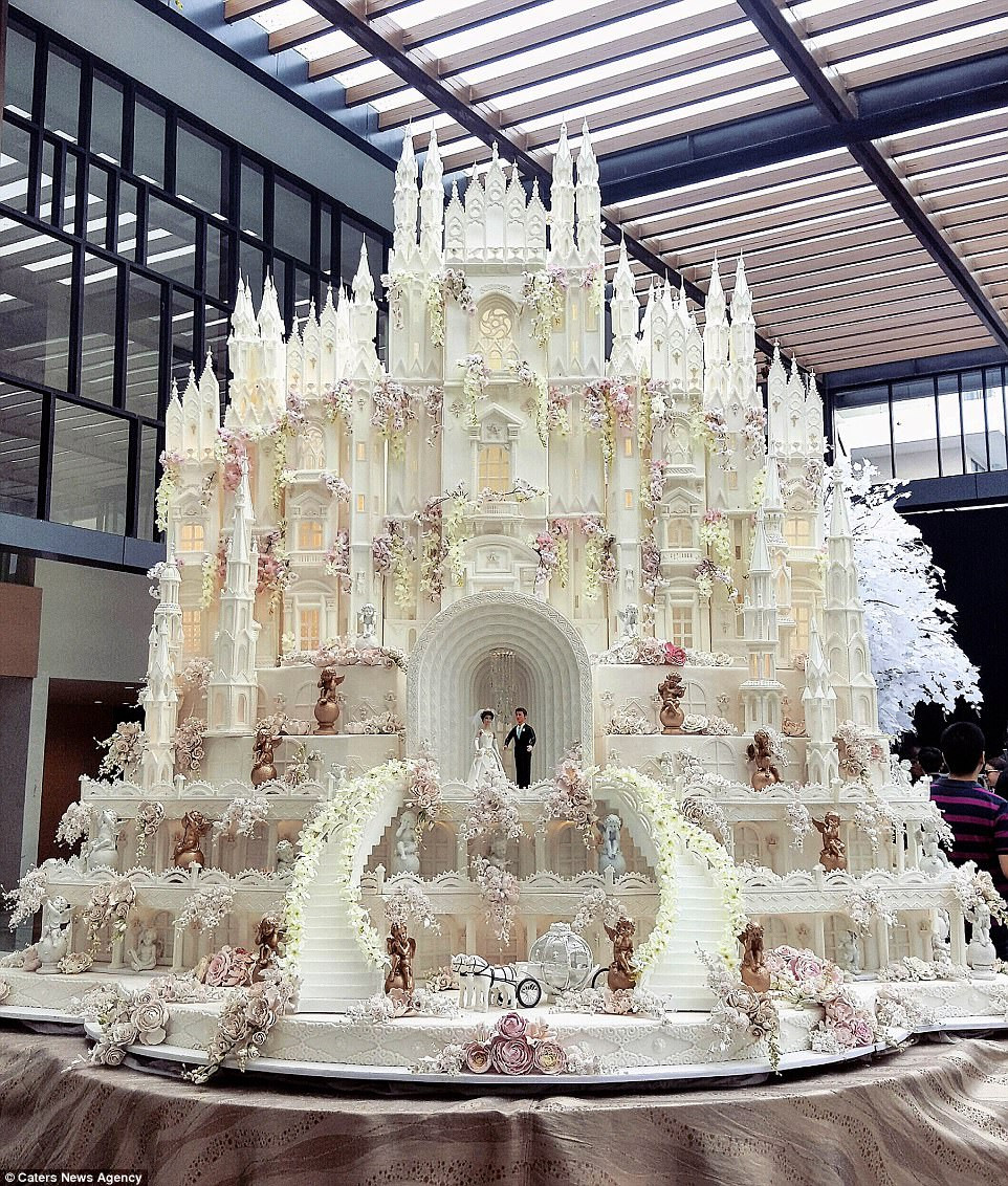 Castle Wedding Cake
 Are these the most elaborate wedding cakes of all time