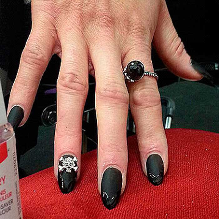 Celebrity Nail Designs
 The best of celebrity nail art on Instagram 9