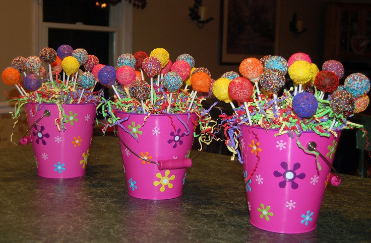 Centerpiece For Kids Party
 Cake pop centerpieces for childrens birthday parties