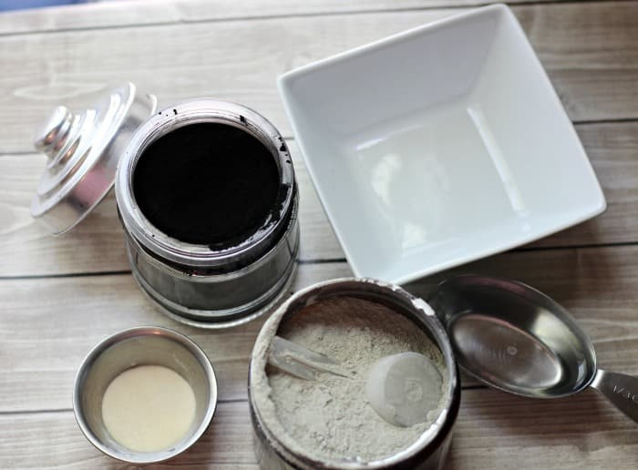 Charcoal Mask DIY Ingredients
 DIY Activated Charcoal Face Mask