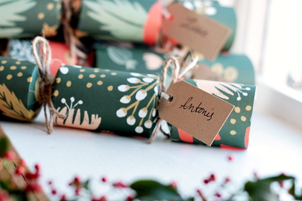 Christmas Cracker DIY
 How to Make Your Own Gorgeous Christmas Crackers Tuts