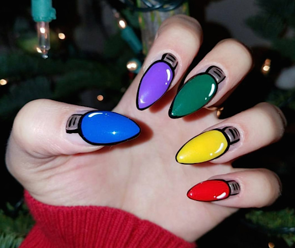 Christmas Light Nail Art
 A nail artist seriously sleighed this colorful Christmas
