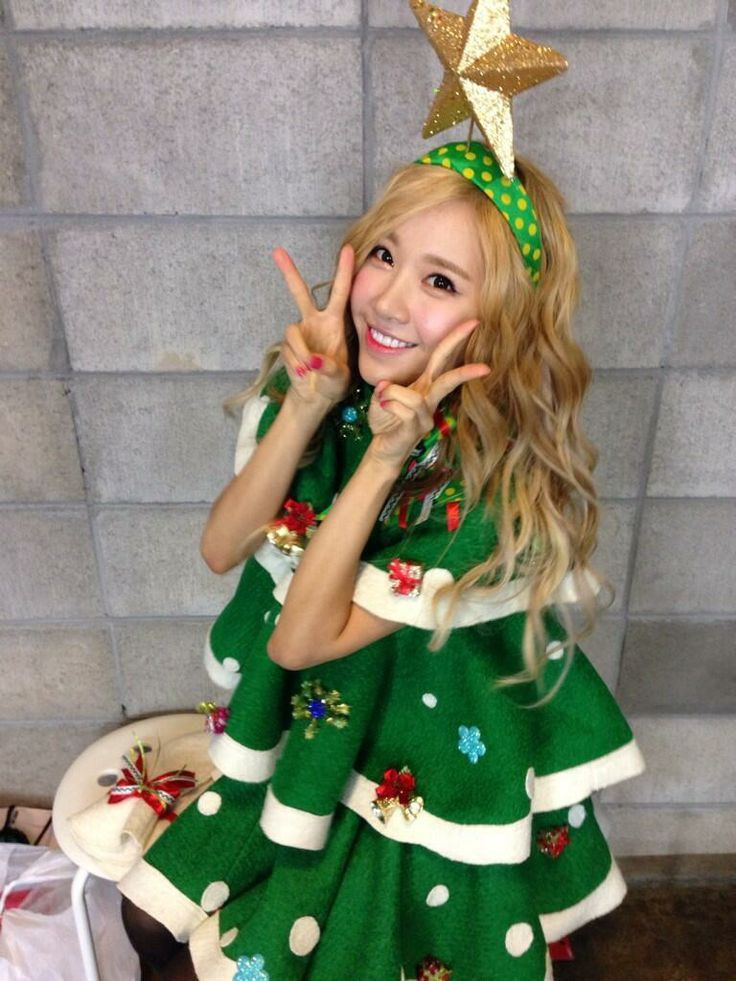 Christmas Party Dressing Ideas
 Ellin Lonely Christmas outfit