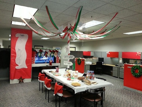 Christmas Party Office Ideas
 Holiday fice Decorating Ideas Get Smart WorkSpaces