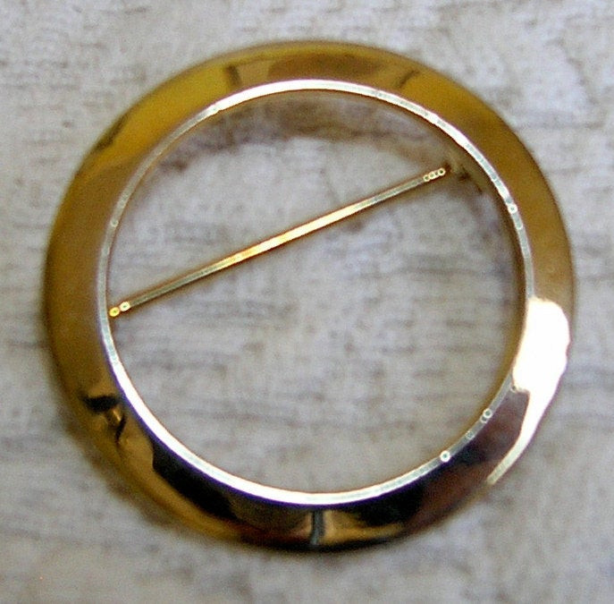 Circle Pins
 CIRCLE PIN 1960s the real thing by PeggyToole on Etsy