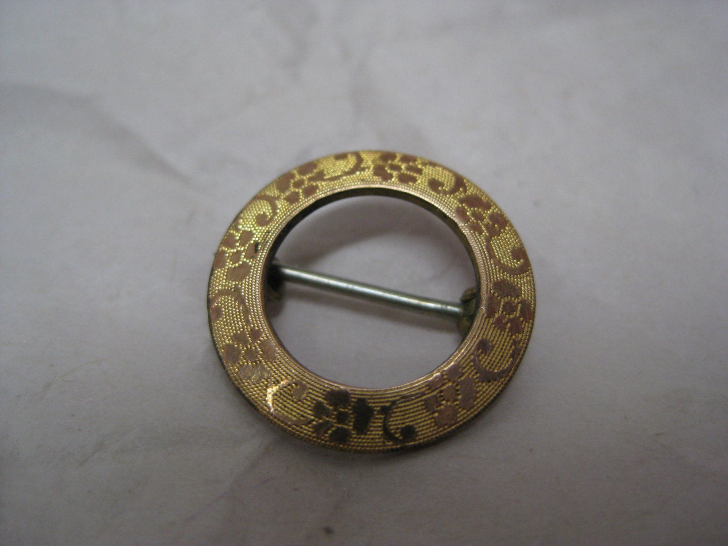 Circle Pins
 Flower Gold Circle Round Brooch Vintage Pin