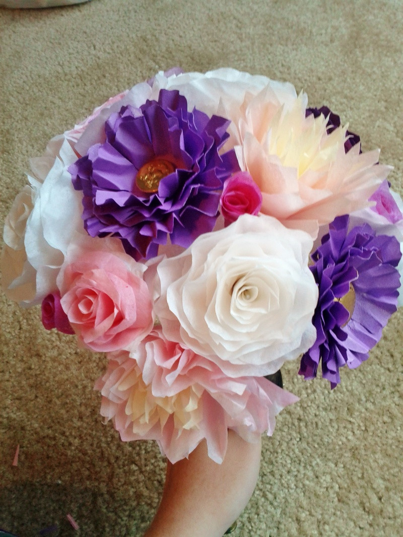 Coffee Filter Flowers Wedding
 Make these gorgeous wedding flowers out of coffee filters