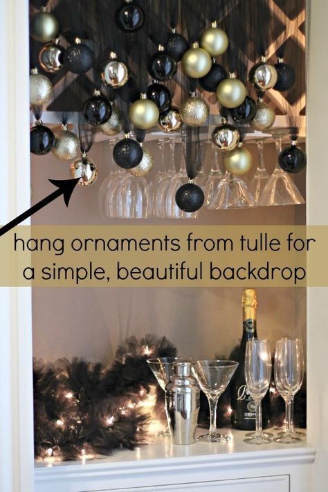 Company Holiday Party Ideas On A Budget
 Simple Bud Friendly NYE Decorations