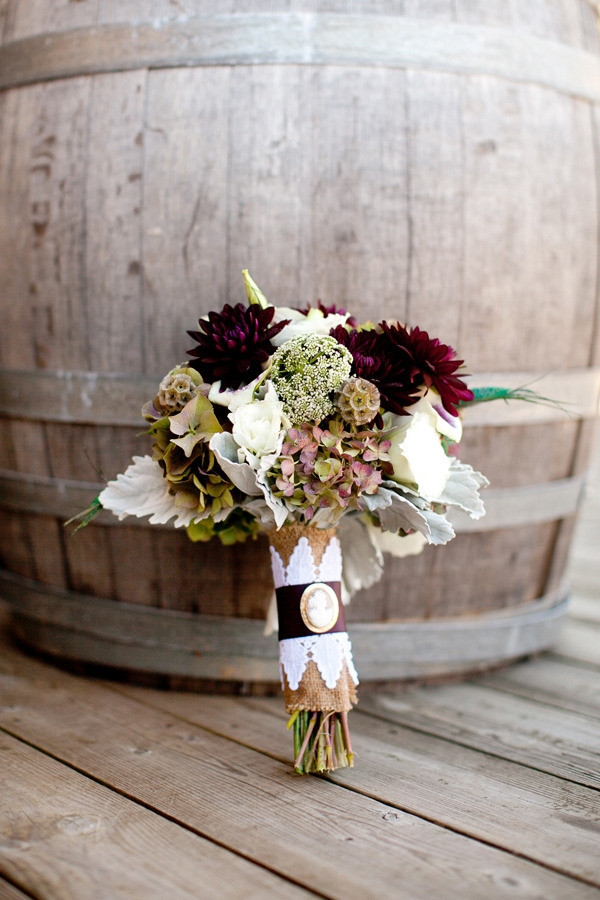 Country Wedding Flowers
 10 Gorgeous Fall Wedding Bouquets