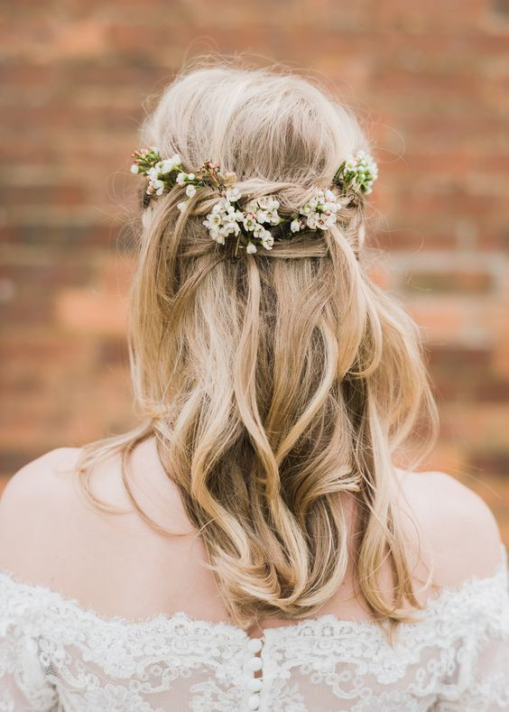 Country Wedding Hairstyles For Bridesmaids
 Waxflower – das neue Schleierkraut Wedding