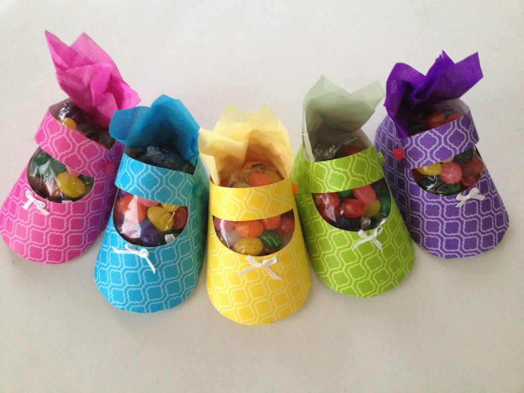Craft Ideas For Baby Shower Decorations
 Baby shower favor ideas How to craft a baby shoe
