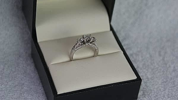Craigslist Diamond Rings
 Craigslist Diamond Ring Makes a Terrible Christmas Gift