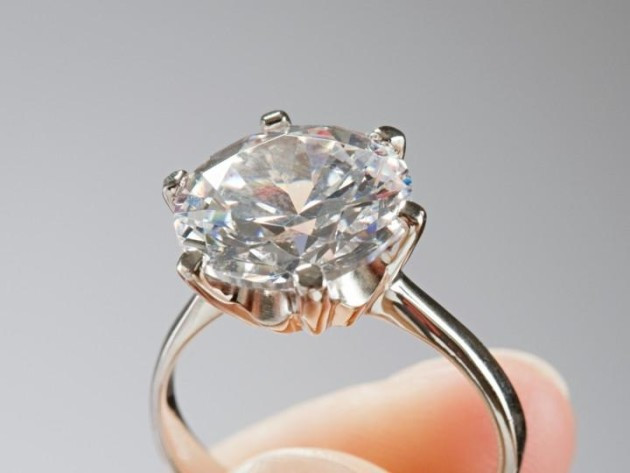 Craigslist Diamond Rings
 Guy Selling Engagement Ring " ce Worn By Satan Herself