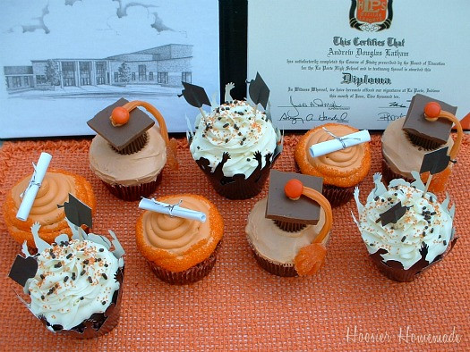 Cupcake Decorating Ideas Graduation Party
 Graduation Cupcakes Cupcake Tuesday Hoosier Homemade